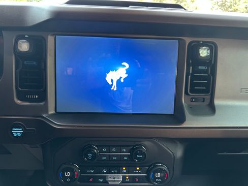 Used 2023 Ford Bronco Outer Banks image 13