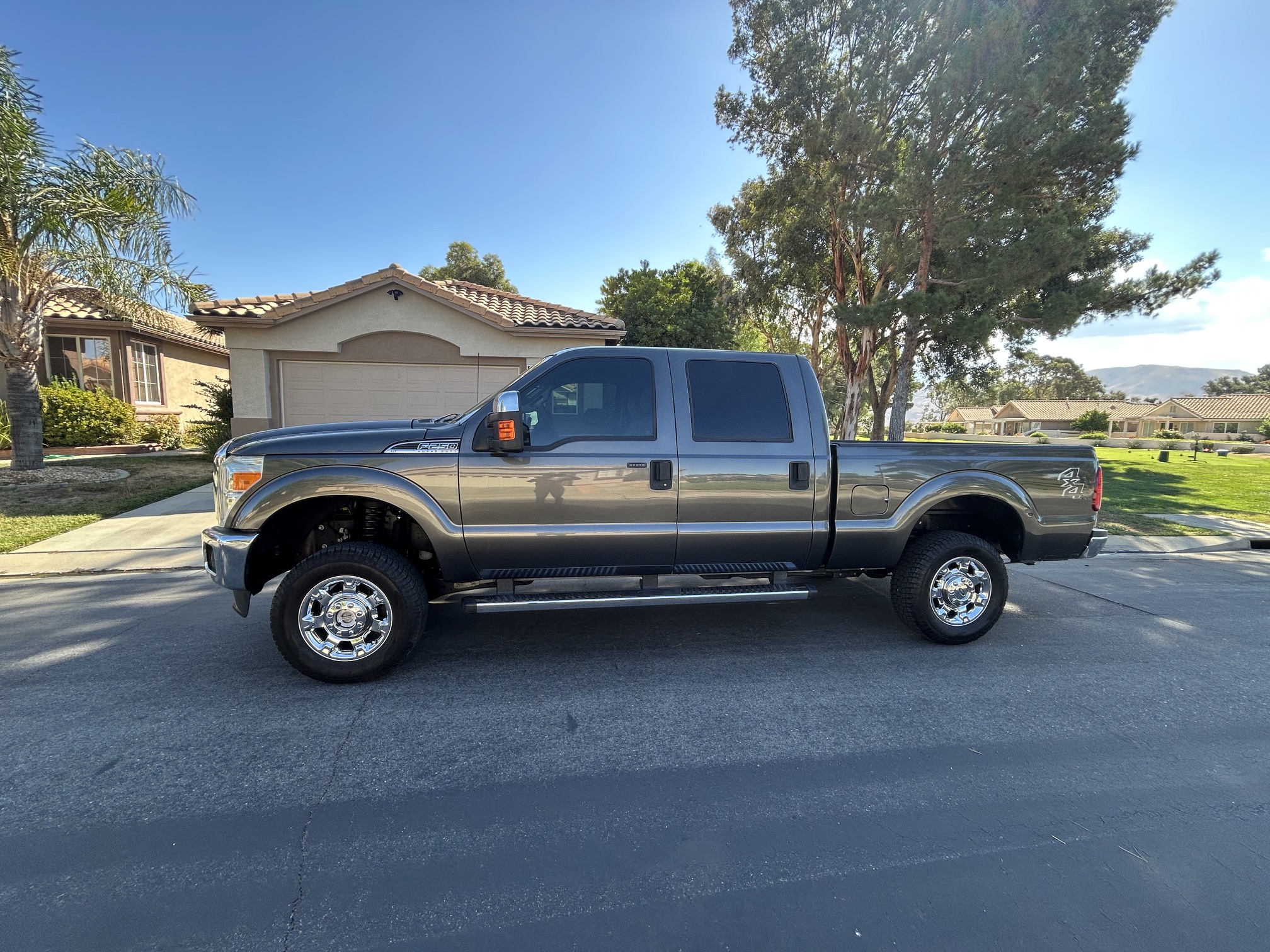 Used 2016 Ford F250 XLT w/ XLT Premium Package AWD/4WD image 2