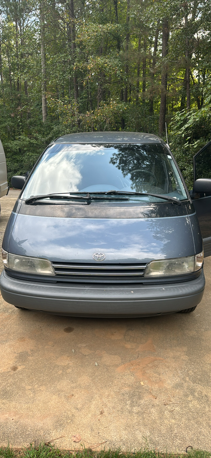 Used 1992 Toyota Previa Deluxe RWD image 1