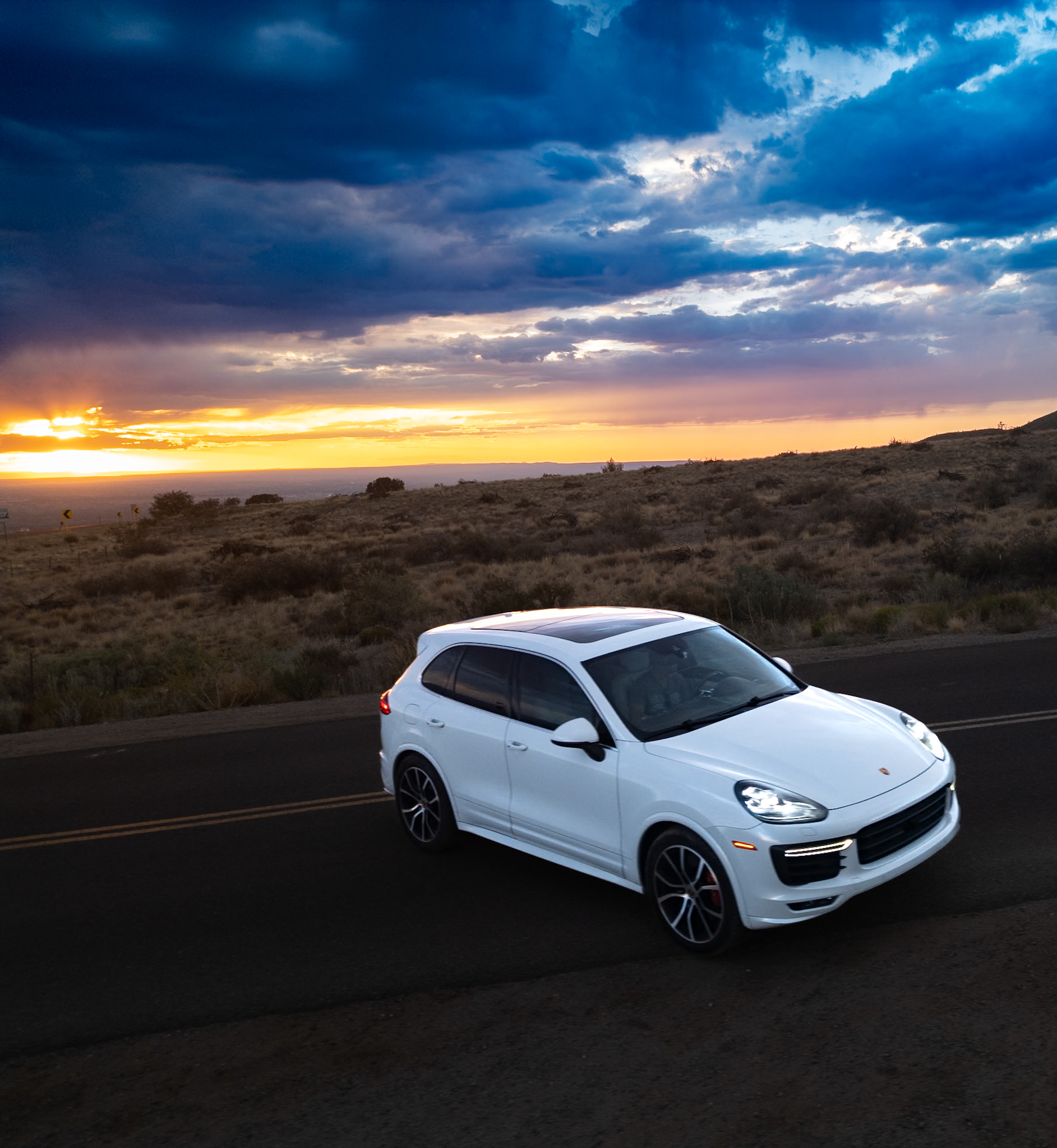 Used 2017 Porsche Cayenne AWD/4WD image 2