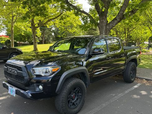 Used 2018 Toyota Tacoma TRD Off-Road AWD/4WD image 1