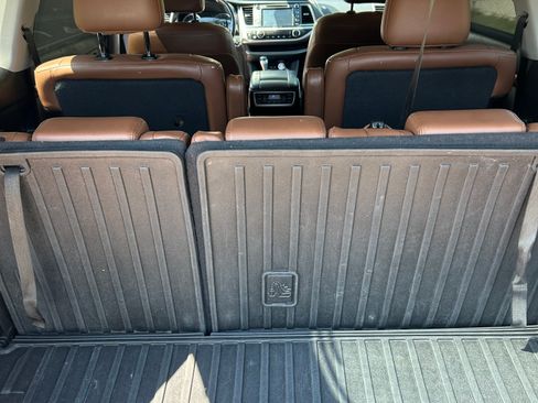 Used 2017 Toyota Highlander Limited Platinum AWD/4WD image 14
