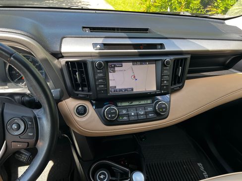 Used 2016 Toyota RAV4 Limited FWD image 5