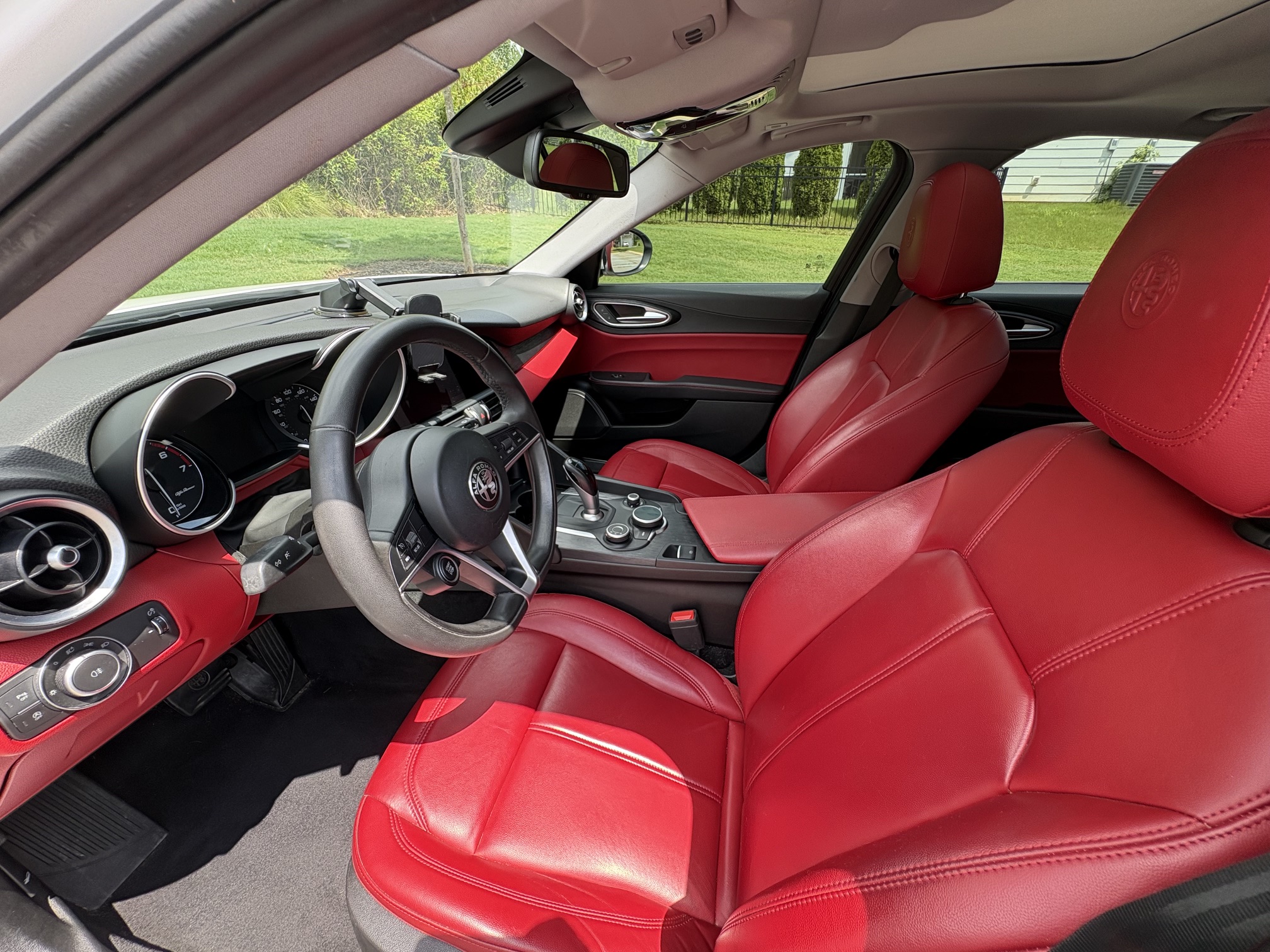 Used 2019 Alfa Romeo Giulia w/ Quick Order Package 22K Sport RWD image 18