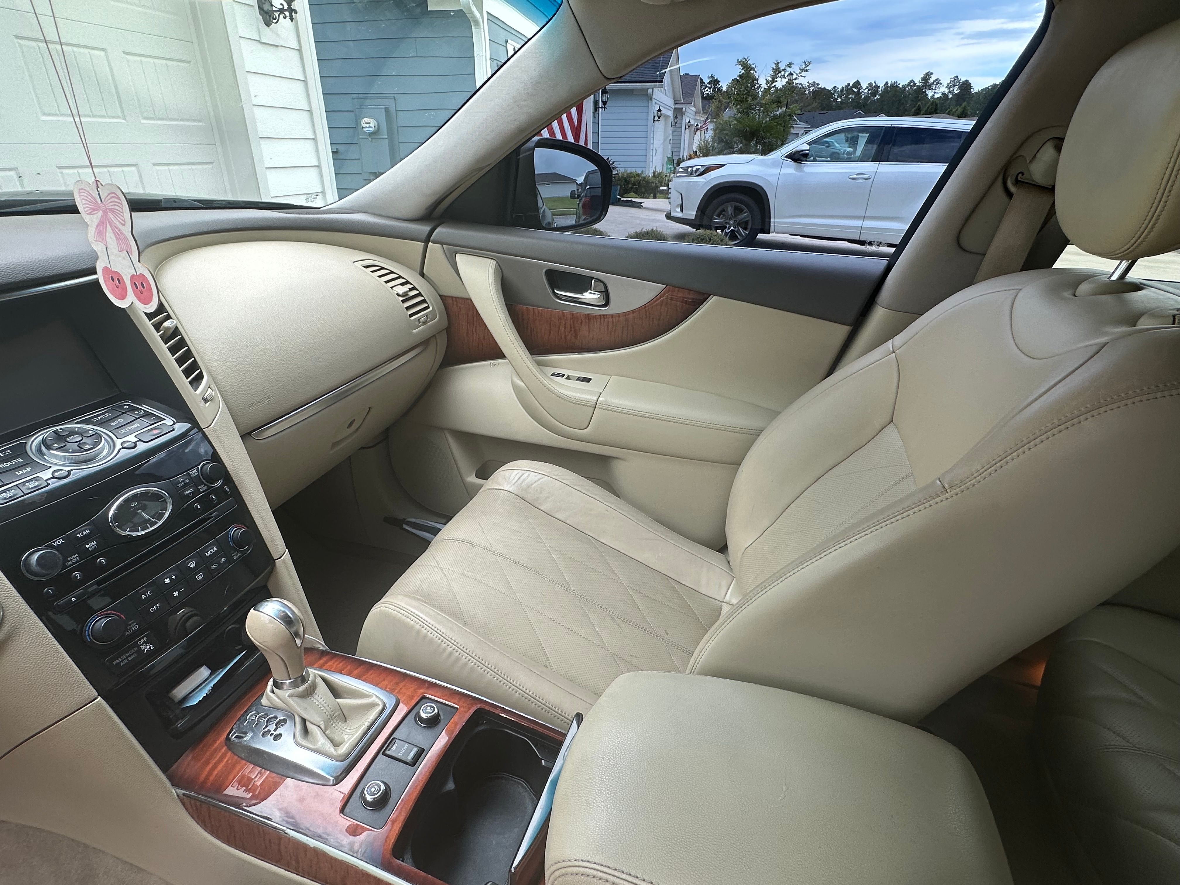 Used 2015 INFINITI QX70 AWD w/ Premium Package image 19