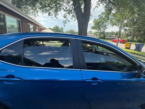 Used 2018 Toyota Camry SE w/ Moonroof Package FWD image 10