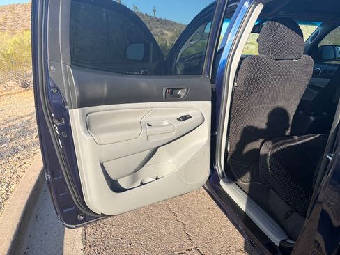 Used 2013 Toyota Tacoma 4x4 Double Cab w/ TRD Off-Road Pkg image 6