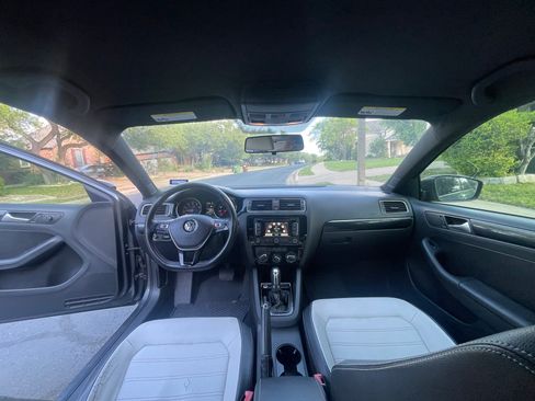 Used 2015 Volkswagen Jetta Sport image 9