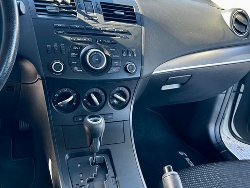 Used 2013 MAZDA MAZDA3 i Sport image 14