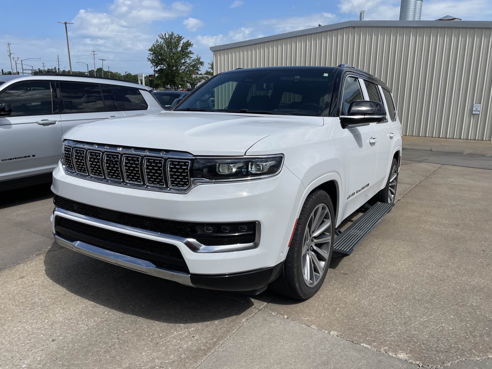 Used 2023 Jeep Grand Wagoneer Series II AWD/4WD image 1
