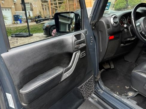 Used 2016 Jeep Wrangler Unlimited Rubicon image 18