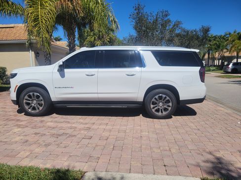 Used 2025 Chevrolet Suburban LS image 1