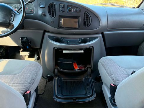 Used 1998 Ford E-350 and Econoline 350 Club Wagon RWD image 15
