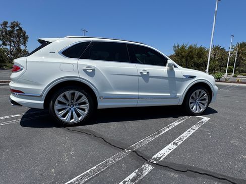 Used 2021 Bentley Bentayga AWD/4WD image 9