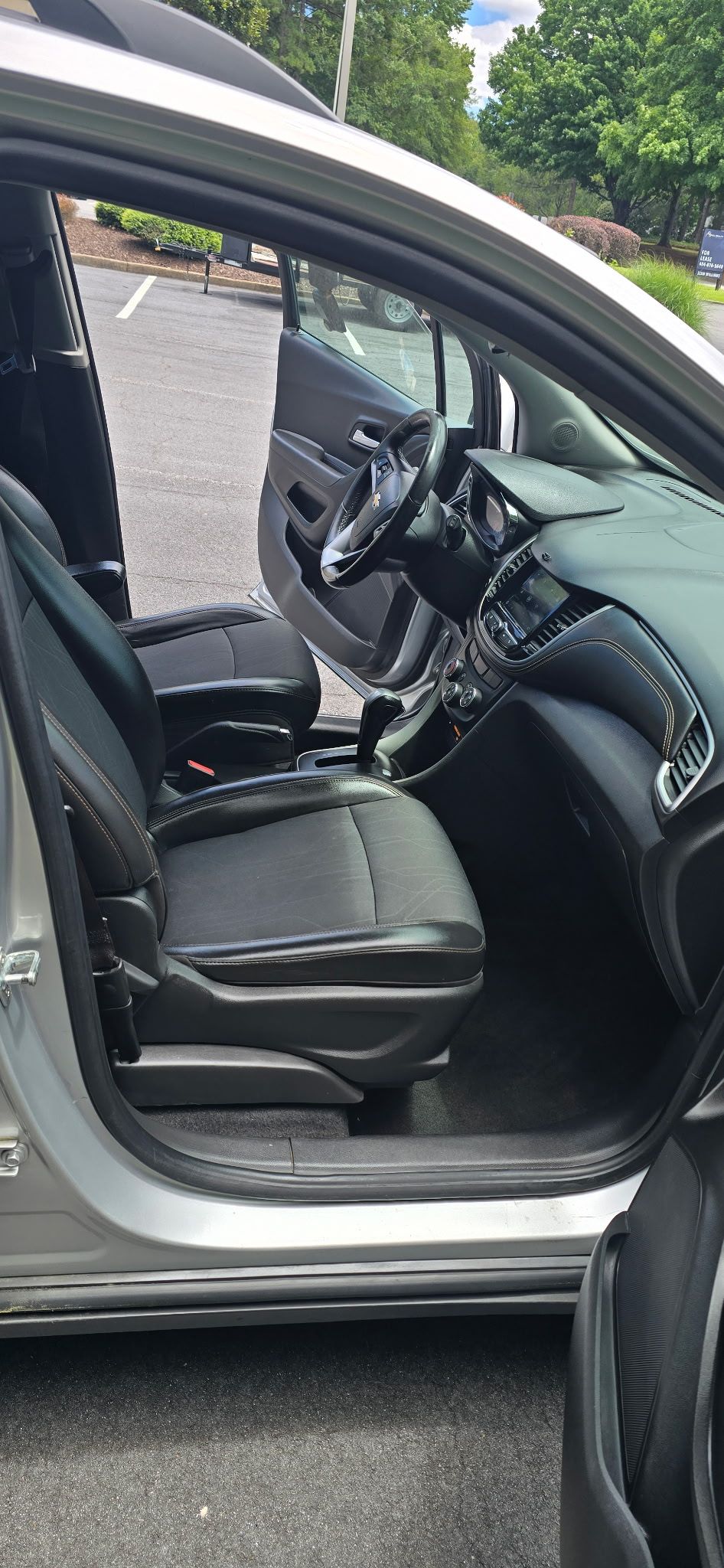 Used 2018 Chevrolet Trax LT w/ LT Convenience Package FWD image 11