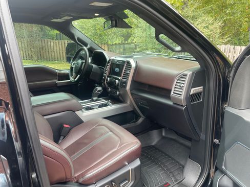 Used 2016 Ford F150 Platinum w/ Equipment Group 701A Luxury AWD/4WD image 17