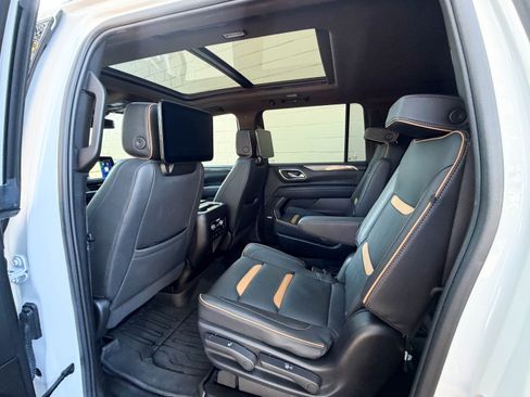 Used 2023 GMC Yukon XL AT4 image 5