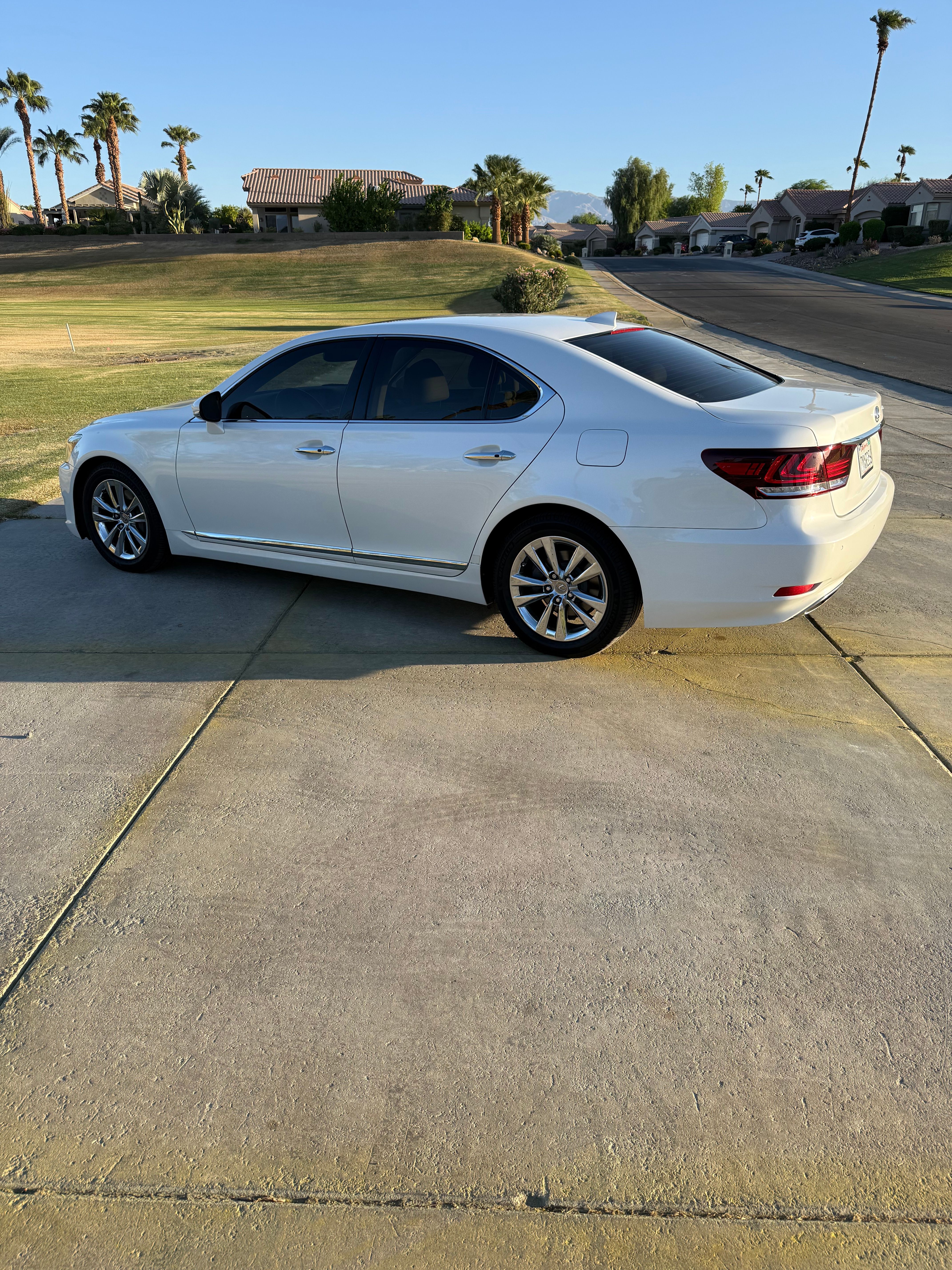 Used 2015 Lexus LS 460 w/ Comfort Package RWD image 6