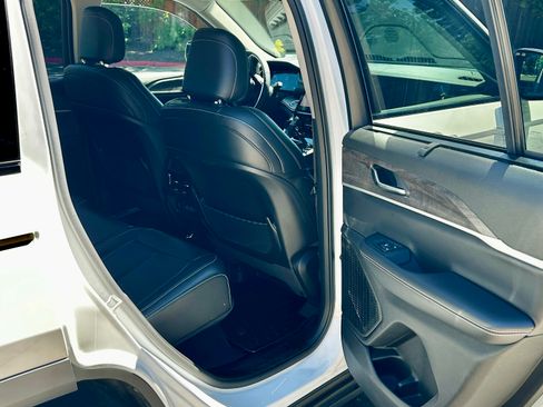 Used 2024 Jeep Grand Cherokee Limited w/ Luxury Tech Group II image 15