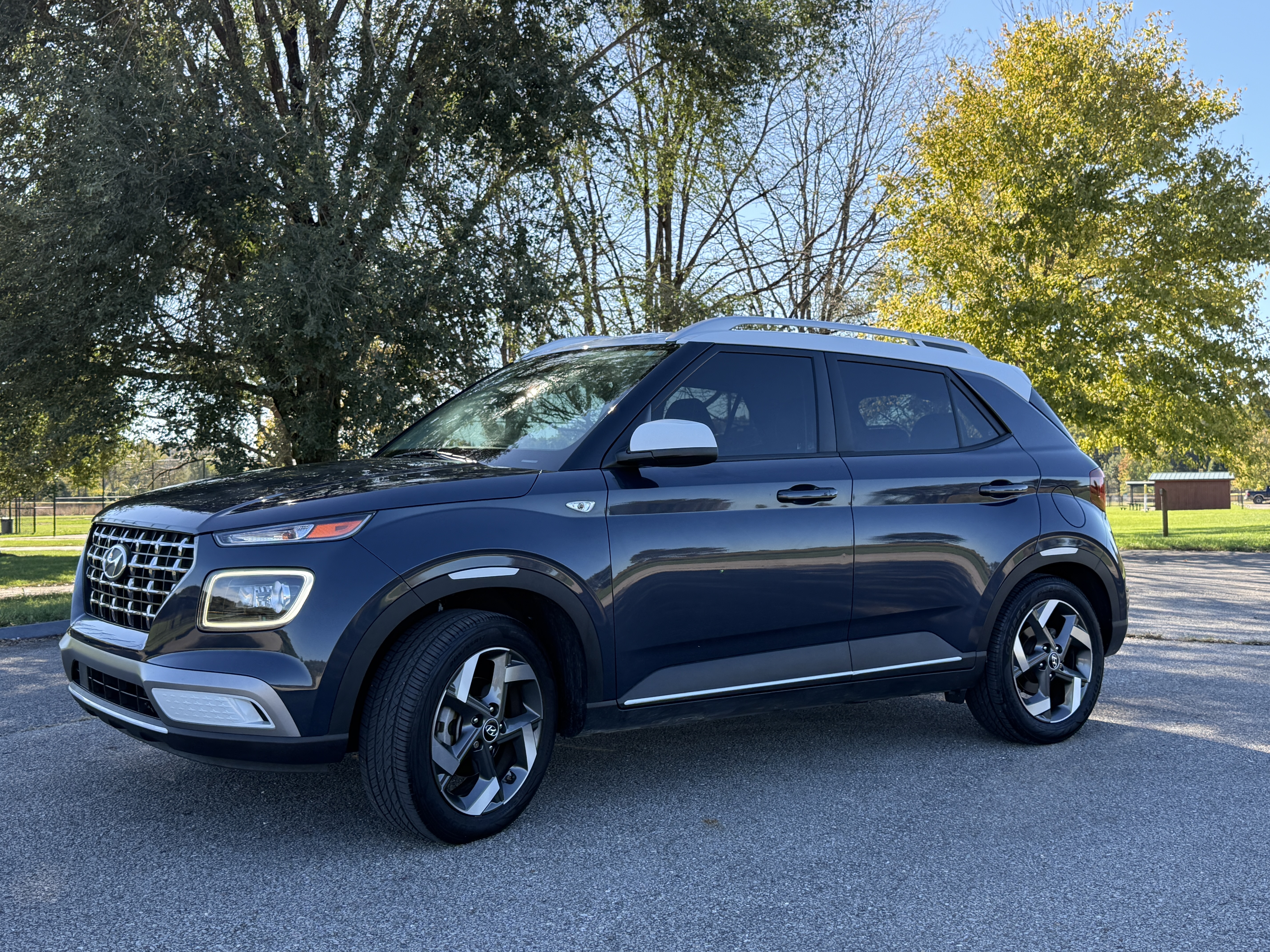 Used 2022 Hyundai Venue Limited FWD image 6