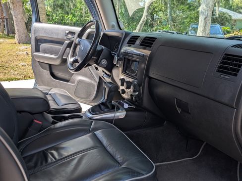 Used 2007 HUMMER H3 Luxury image 9
