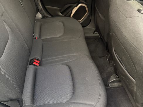 Used 2017 Jeep Renegade Latitude image 10