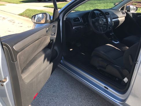 Used 2010 Volkswagen Golf 2-Door image 13