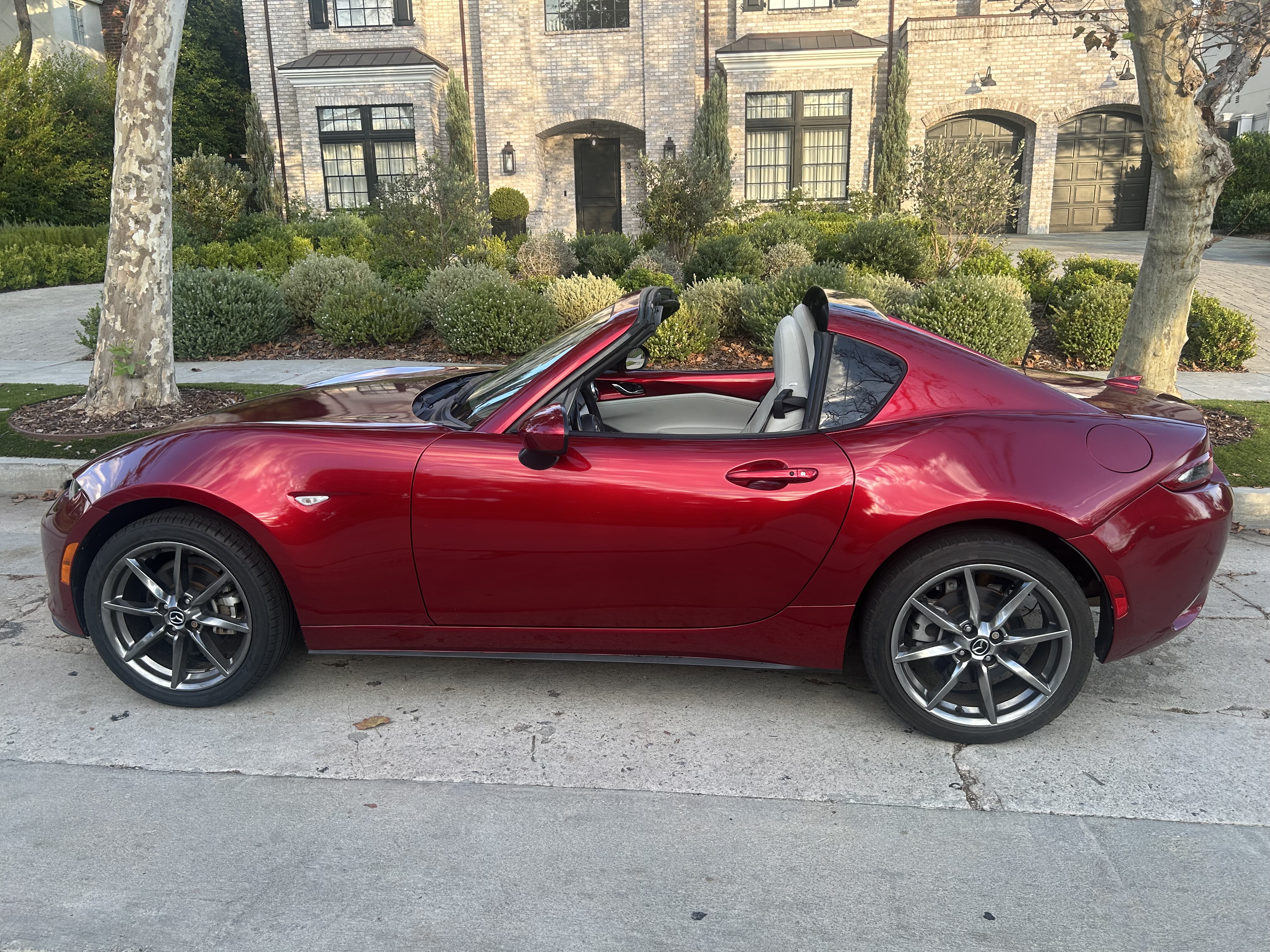 Used 2021 MAZDA MX-5 Miata RF Grand Touring RWD image 8