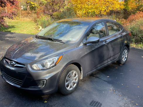 Used 2013 Hyundai Accent GLS image 5
