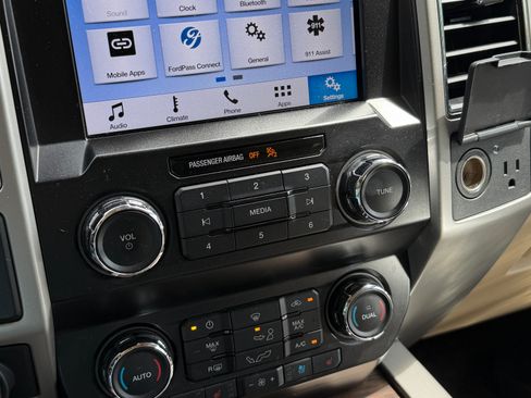 Used 2019 Ford F150 Lariat AWD/4WD image 23