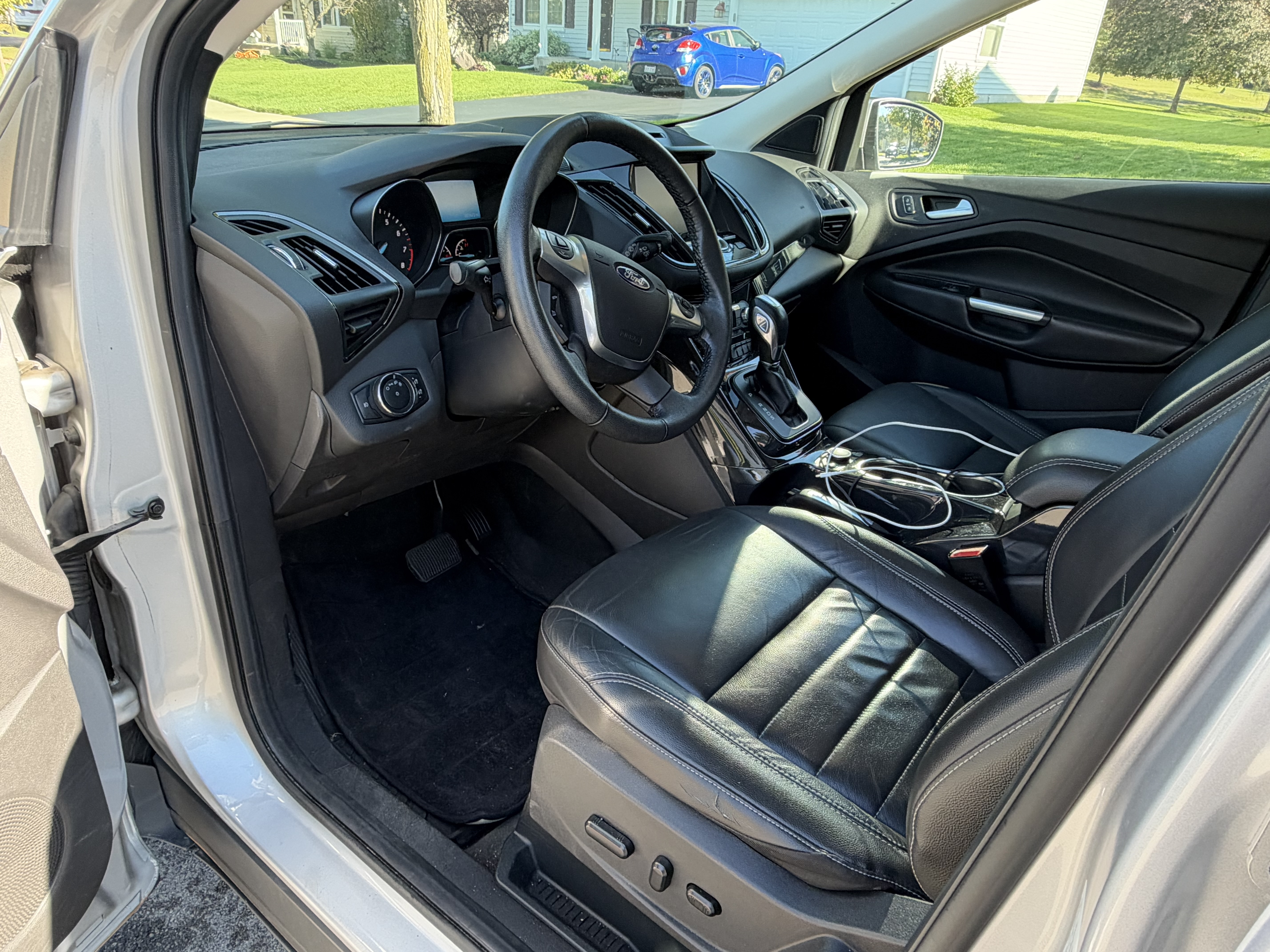Used 2015 Ford Escape Titanium w/ Equipment Group 301A AWD/4WD image 12