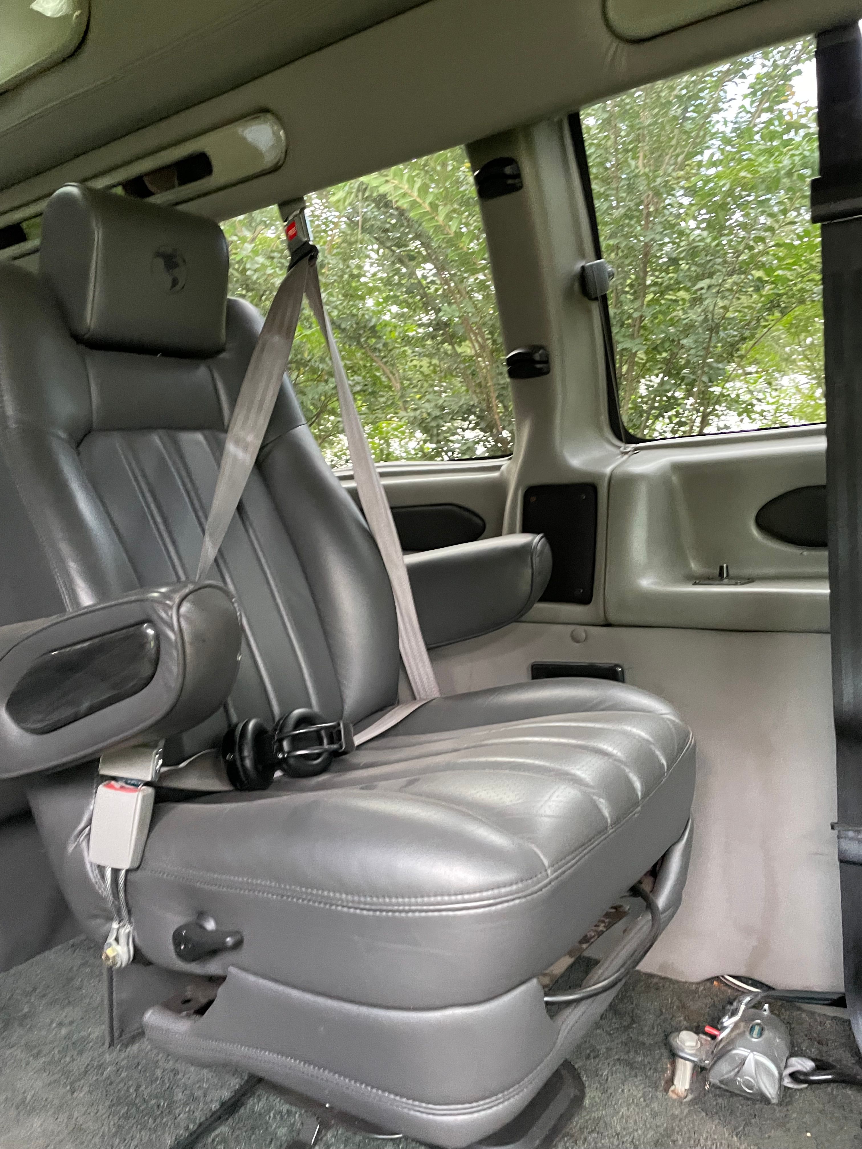 Used 2014 GMC Savana 2500 Extended RWD image 4