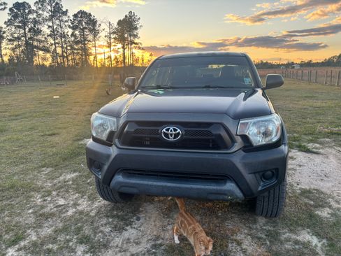 Used 2013 Toyota Tacoma PreRunner w/ Convenience Pkg image 2