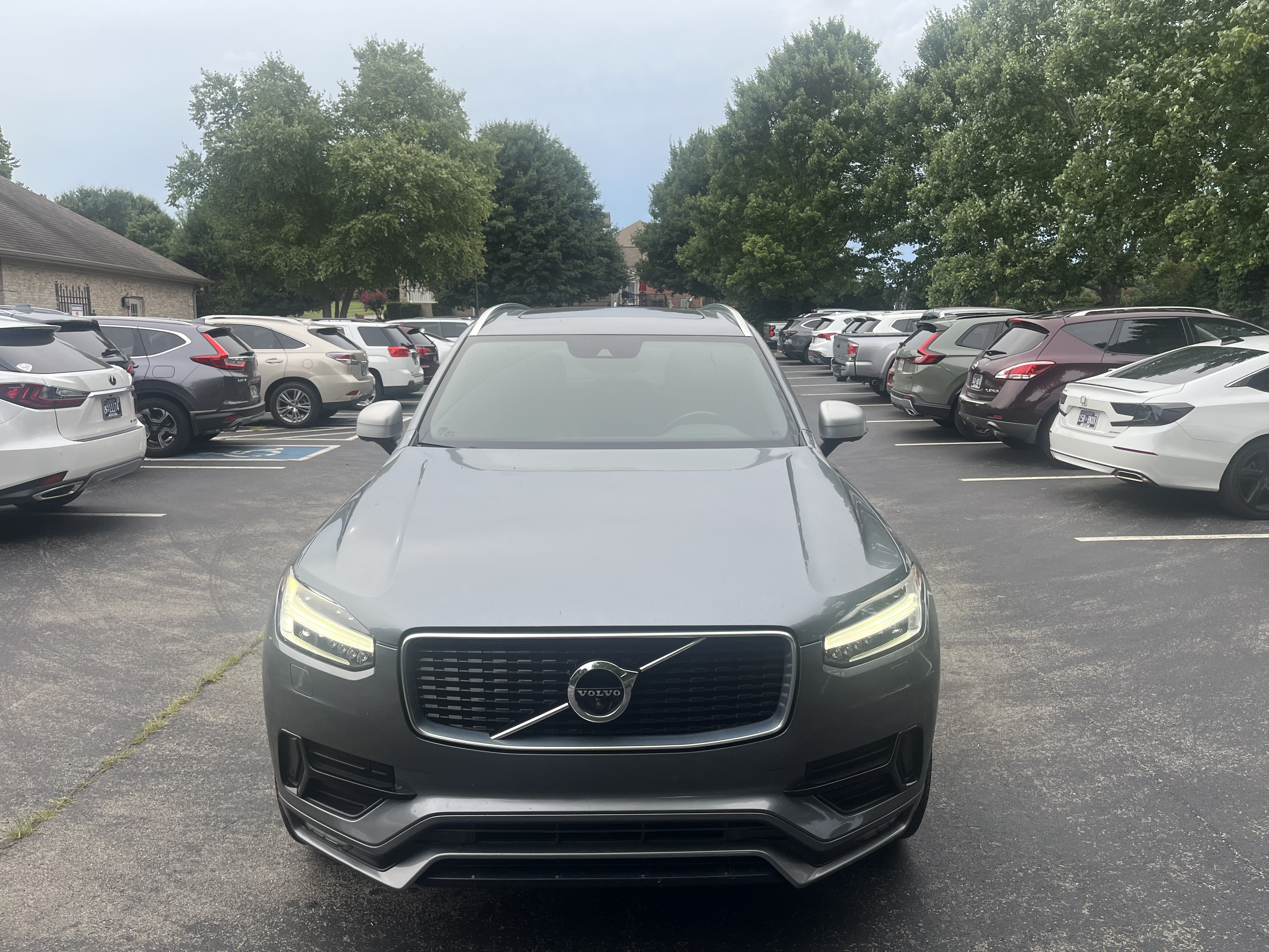 Used 2017 Volvo XC90 T6 R-Design w/ Vision Package AWD/4WD image 4