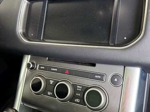 Used 2016 Land Rover Range Rover Sport SE image 11