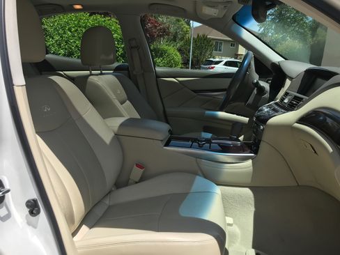 Used 2012 INFINITI M37 37 Sedan 4D w/ Premium Pkg image 8