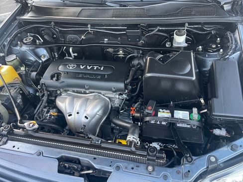 Used 2005 Toyota Highlander 2WD w/ 3rd Row image 12