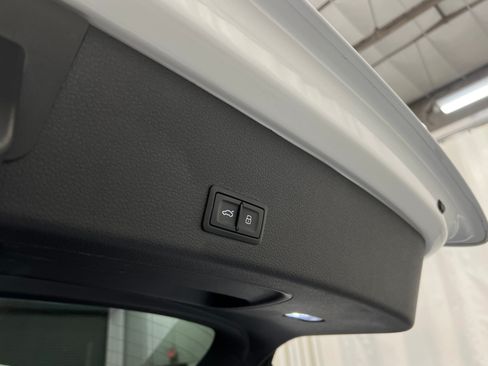 Used 2022 Audi e-tron Premium image 19