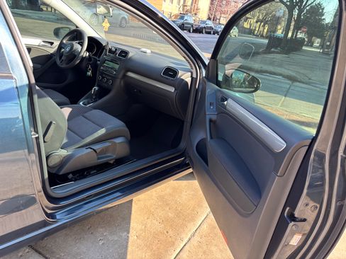 Used 2013 Volkswagen Golf 2-Door FWD image 11
