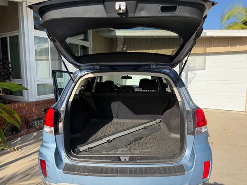 Used 2010 Subaru Outback 2.5i Premium AWD/4WD image 7