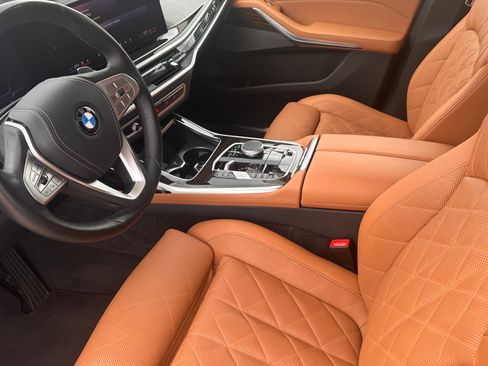 Used 2024 BMW X7 xDrive40i w/ Premium Package AWD/4WD image 4