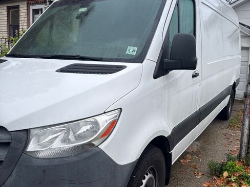 Used 2021 Mercedes-Benz Sprinter 2500 image 2