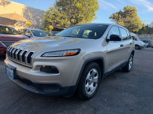 Used 2015 Jeep Cherokee Sport image 1