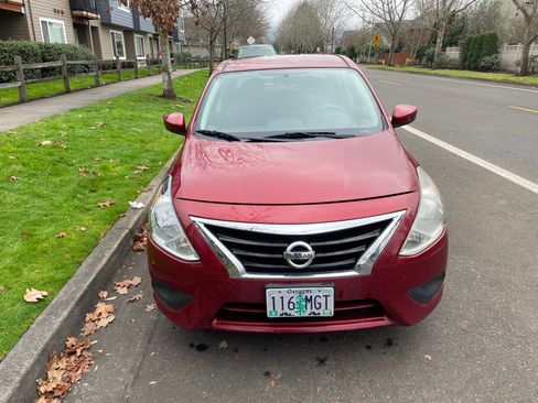 Used 2018 Nissan Versa SV image 10