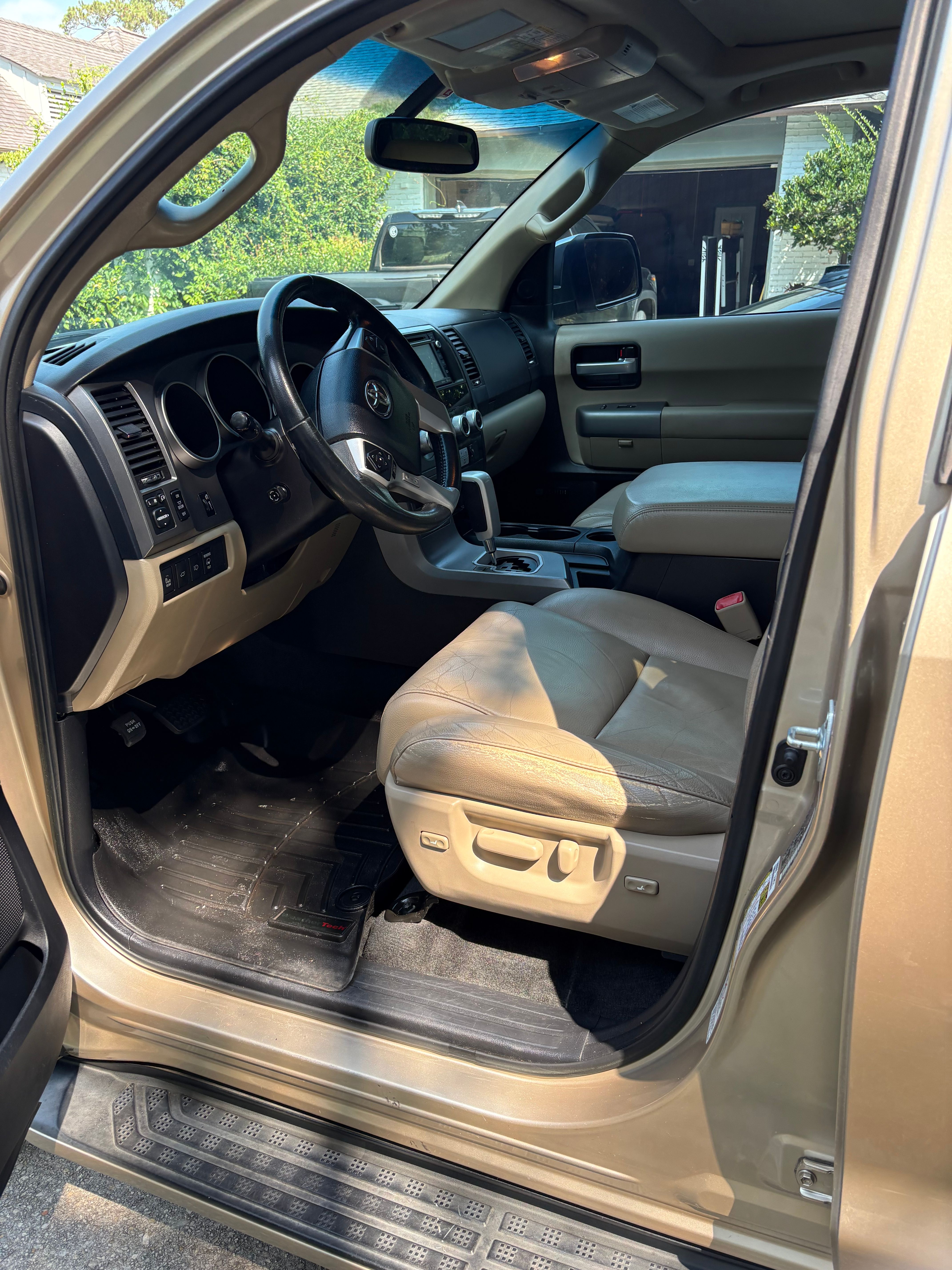 Used 2017 Toyota Sequoia Limited w/ Safety & Convenience Package RWD image 6