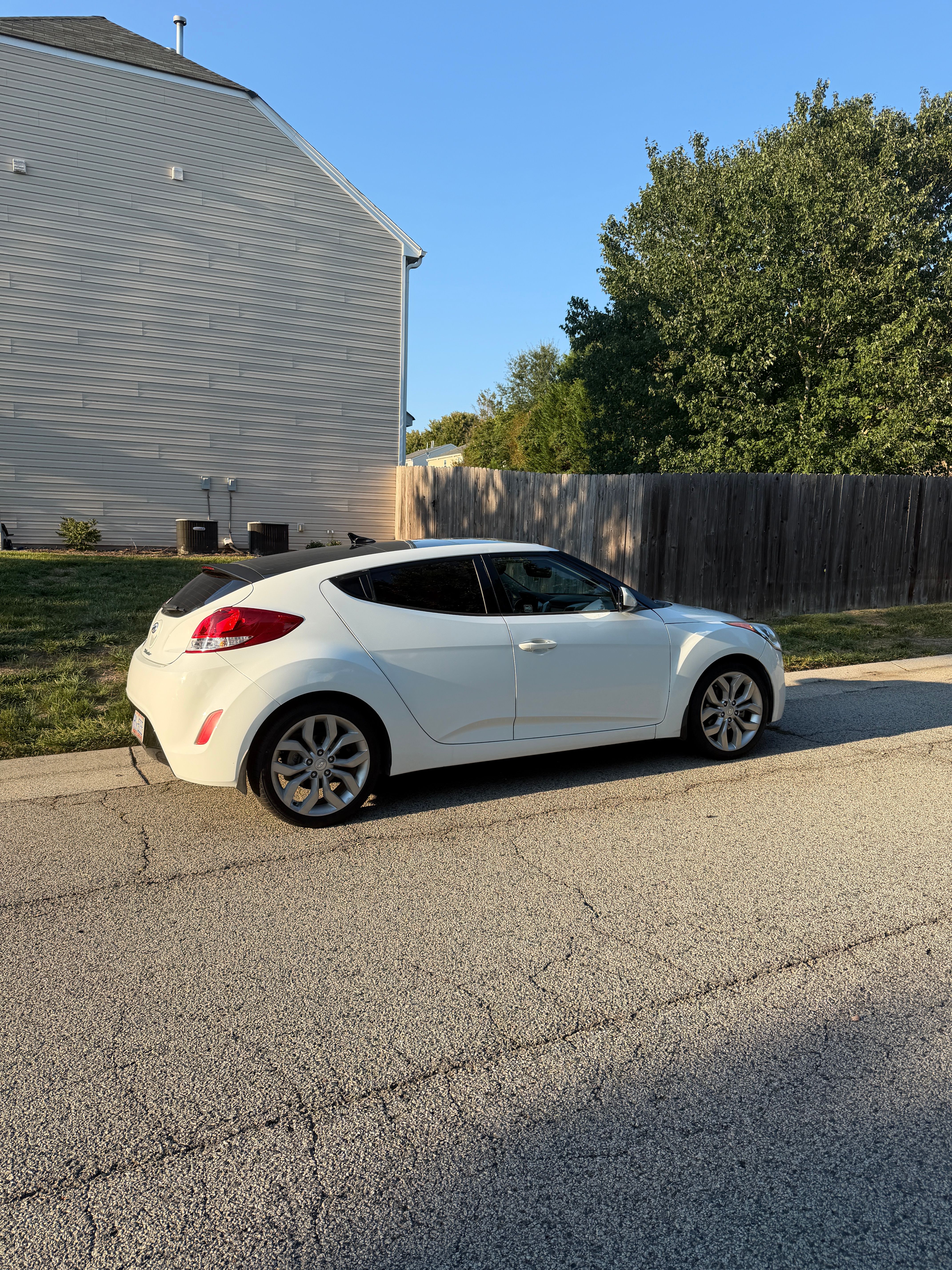 Used 2013 Hyundai Veloster w/ Style Pkg FWD image 5