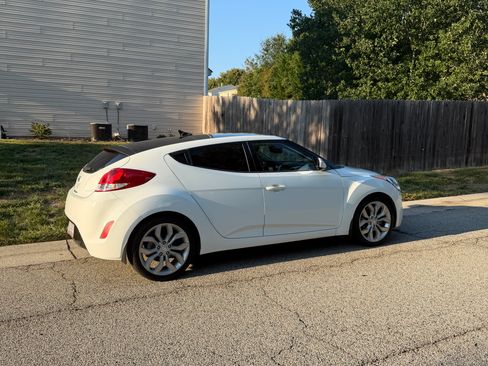 Used 2013 Hyundai Veloster w/ Style Pkg FWD image 5