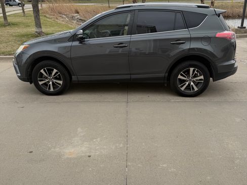 Used 2018 Toyota RAV4 XLE image 8