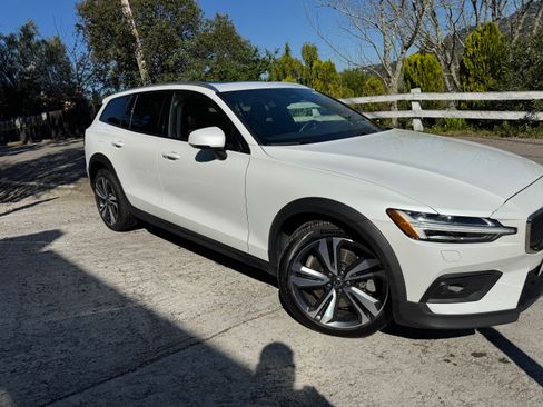 Used 2023 Volvo V60 B5 Cross Country Plus w/ Climate Package image 14