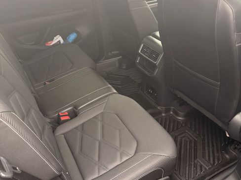 Used 2025 Volkswagen Atlas Cross Sport SE AWD/4WD image 5
